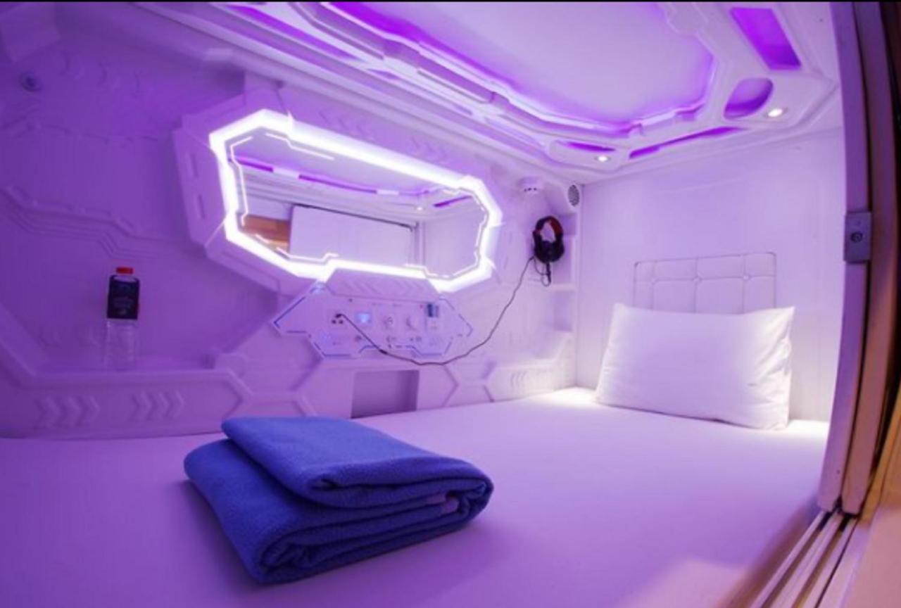 Super Oyo 91328 Fiducia Capsule Hotel Jakarta Exterior photo