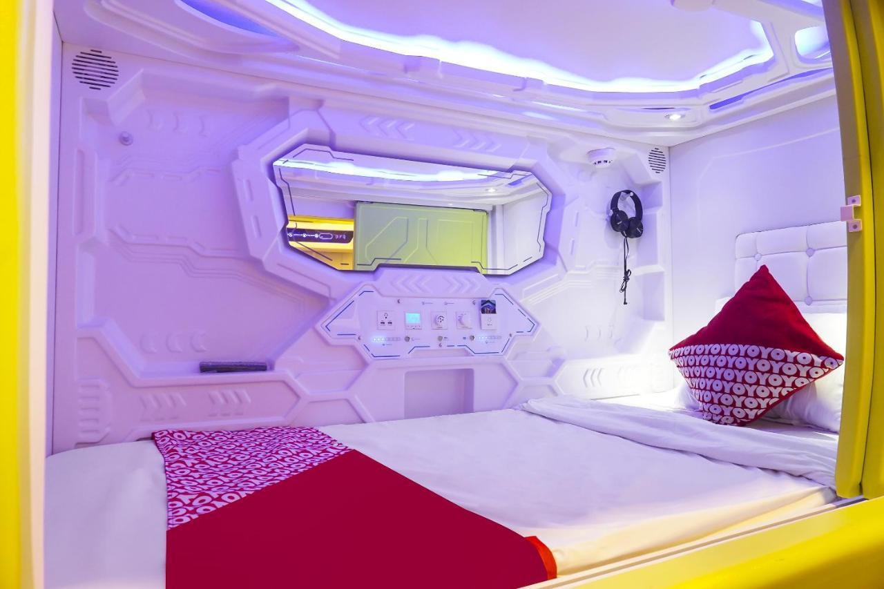 Super Oyo 91328 Fiducia Capsule Hotel Jakarta Exterior photo