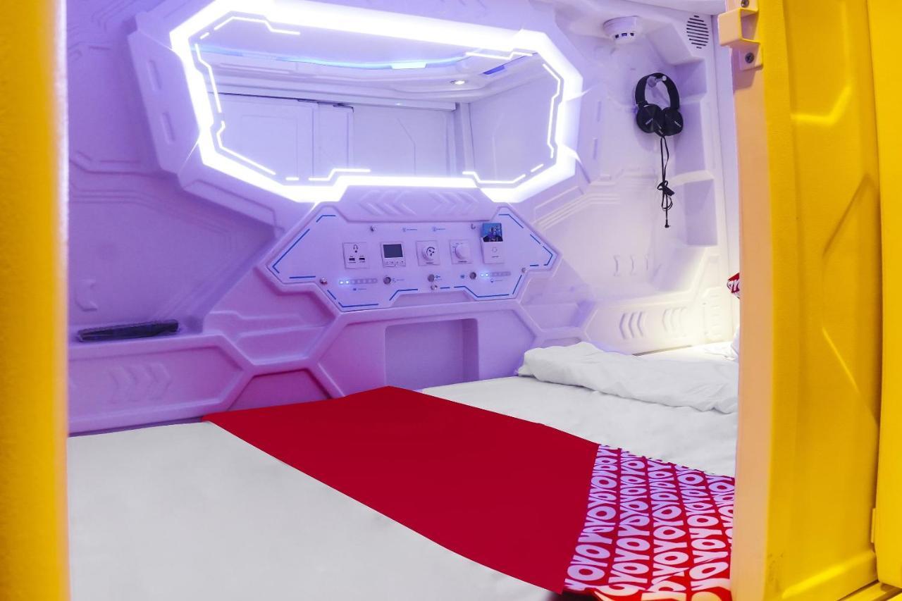 Super Oyo 91328 Fiducia Capsule Hotel Jakarta Exterior photo