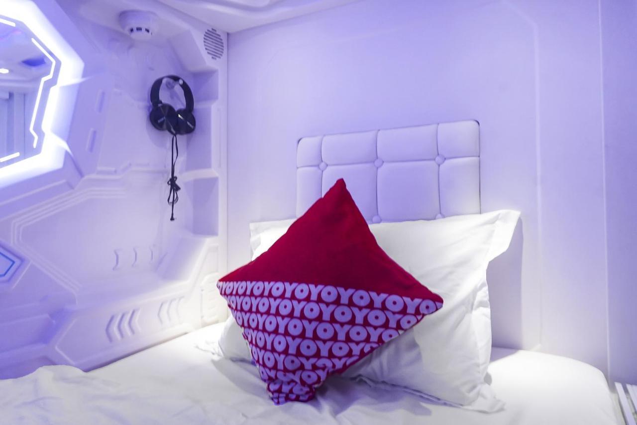 Super Oyo 91328 Fiducia Capsule Hotel Jakarta Exterior photo