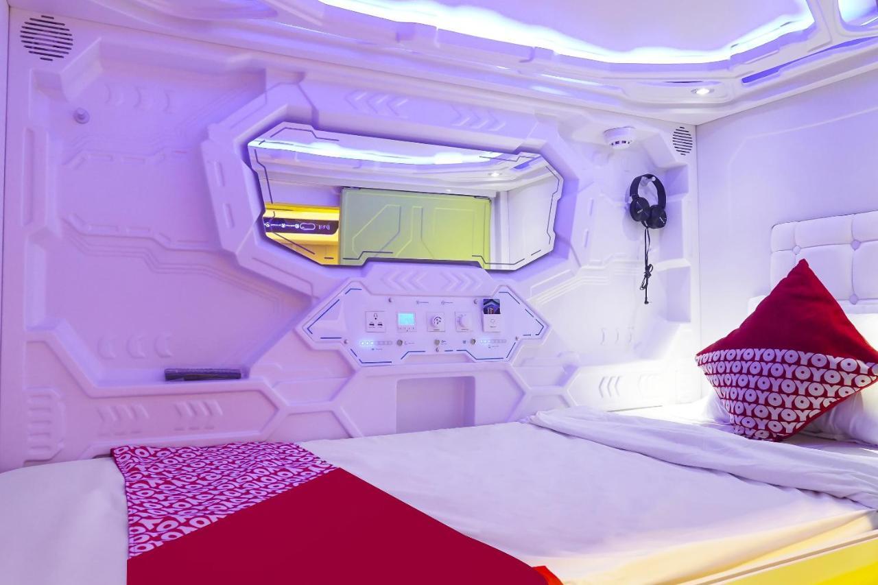 Super Oyo 91328 Fiducia Capsule Hotel Jakarta Exterior photo