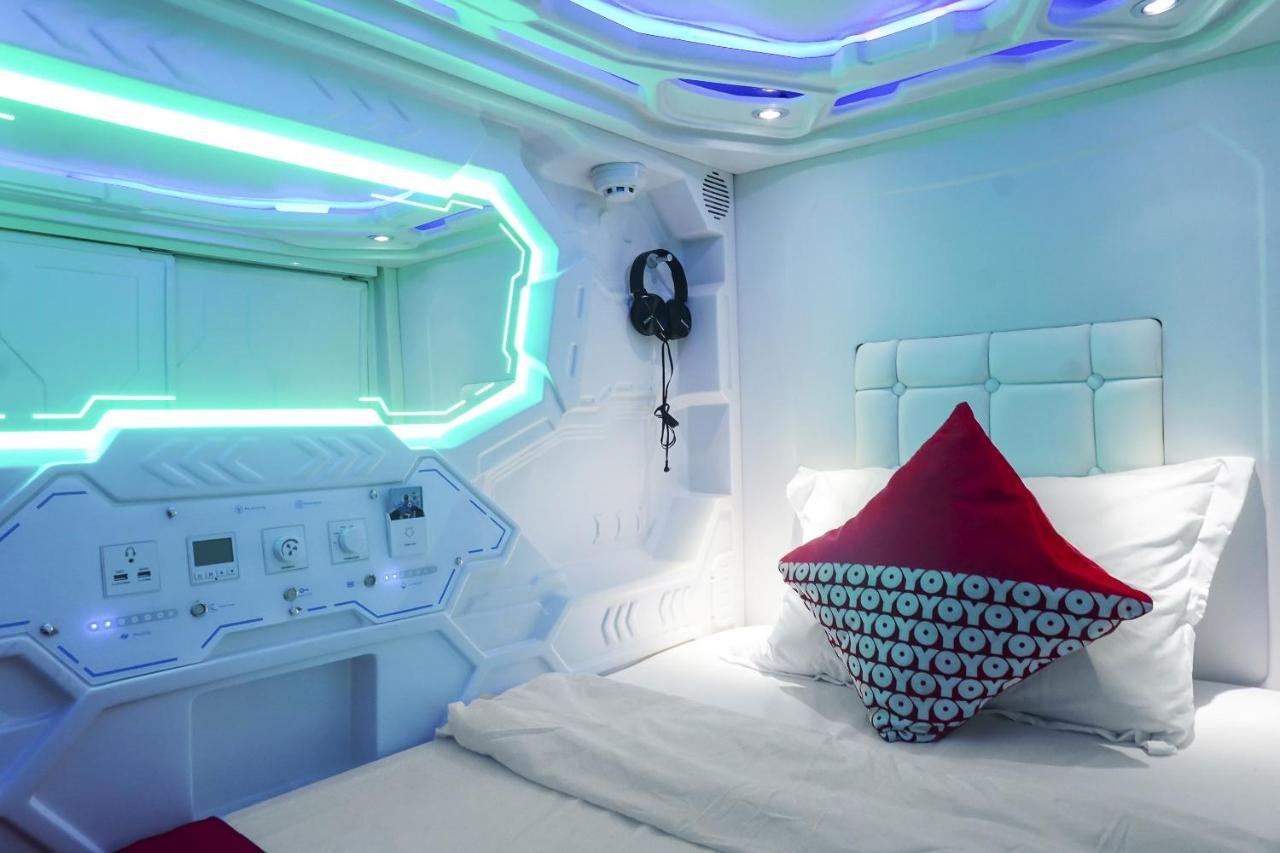 Super Oyo 91328 Fiducia Capsule Hotel Jakarta Exterior photo